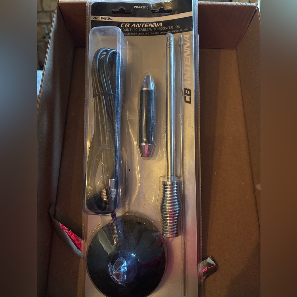 Metra CB Antenna with magnetic Mount and Cable-new